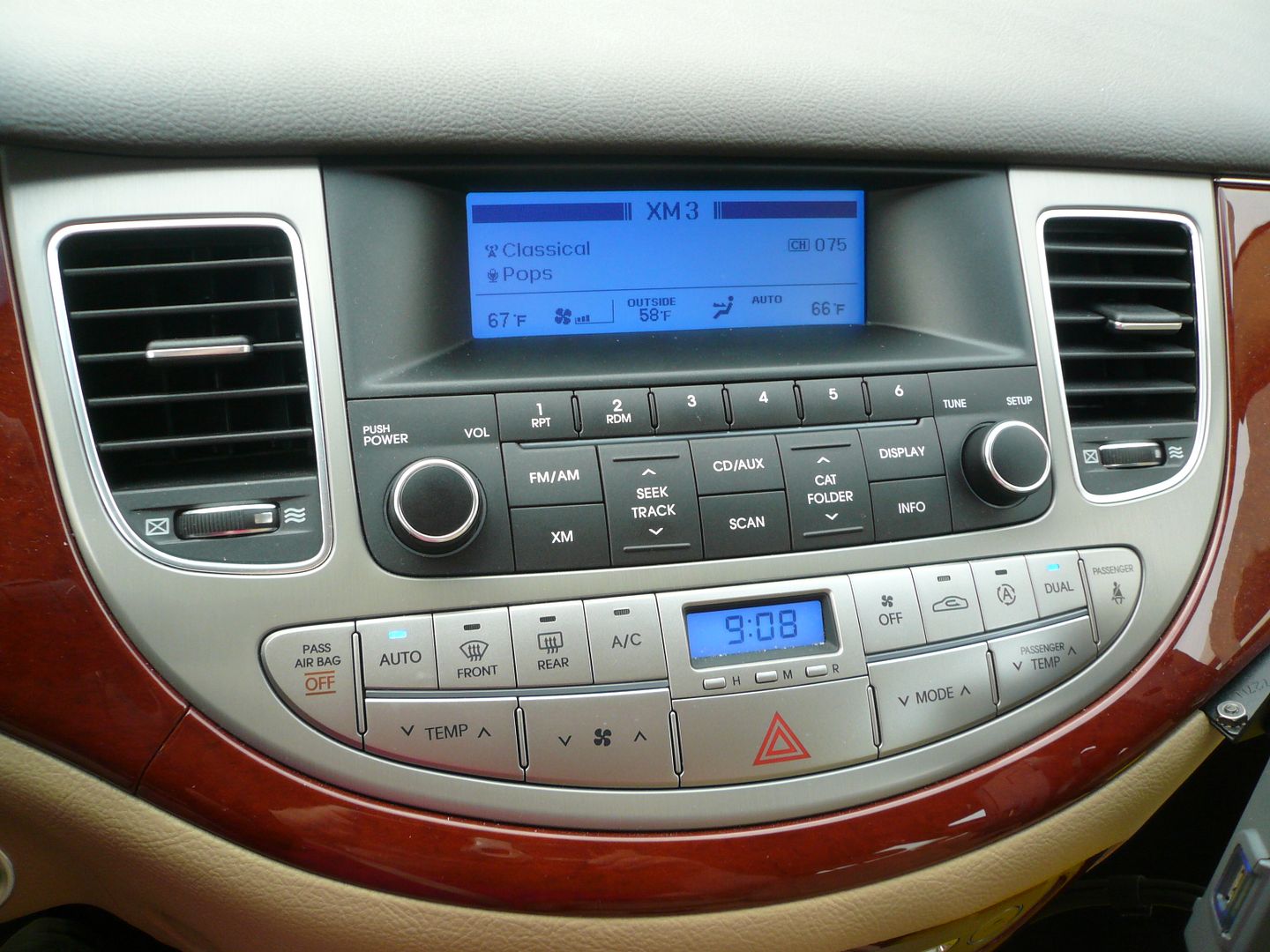 2013 Hyundai Genesis 3.8 V6 (USA) – Colin On Cars